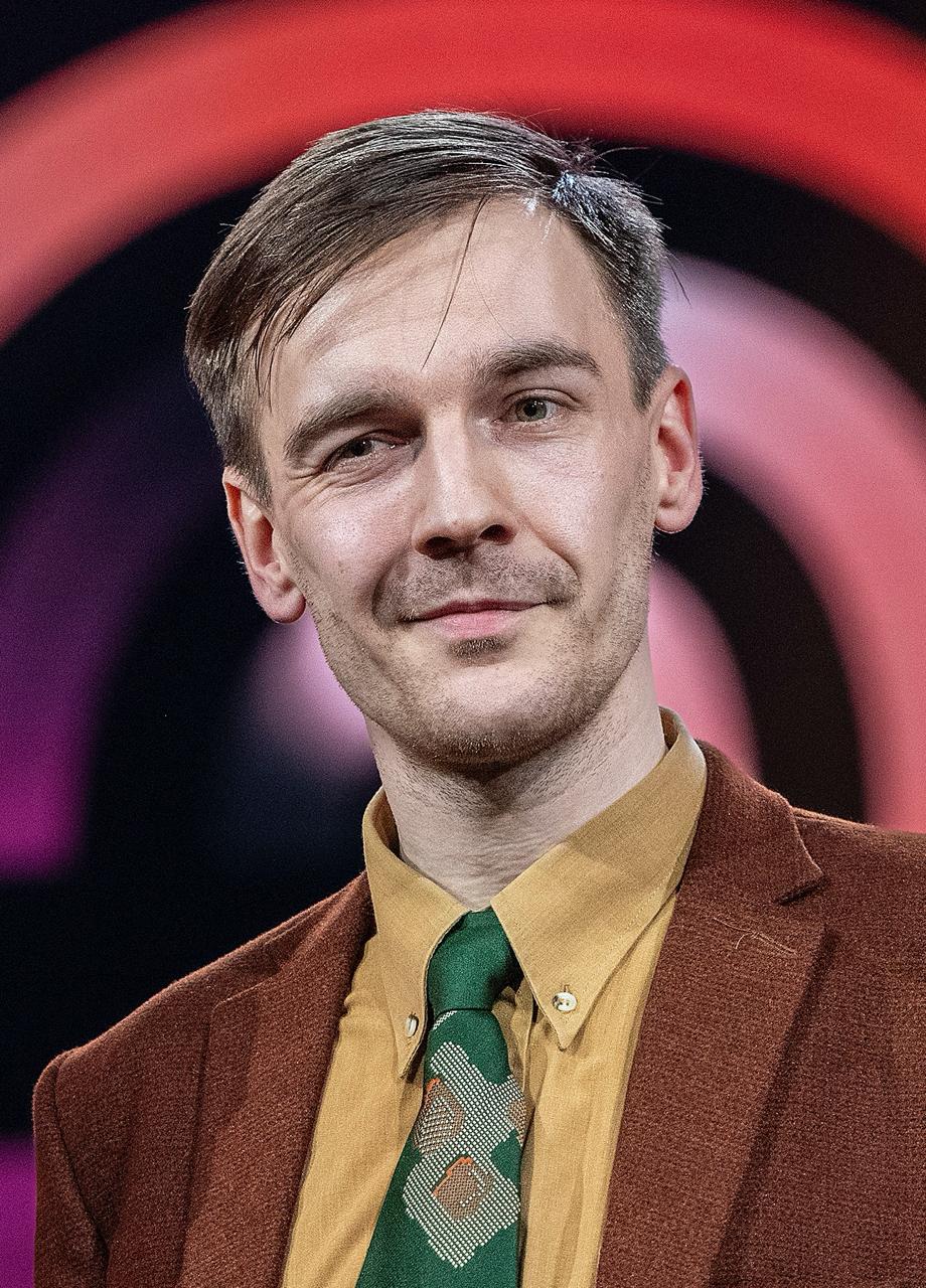Vauva saapui – KAJ-Kevin julkaisi ensimmäisen perhekuvan